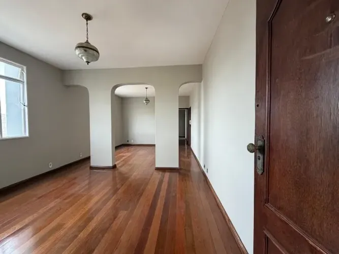 Apartamento 136 mts. Um por andar no Barreiro!