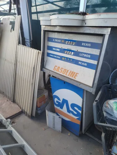 Bomba de gasolina antiga de posto