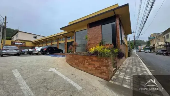 Lojas comerciais para alugar em Paty do Alferes - centro comercial novo com estacionamento