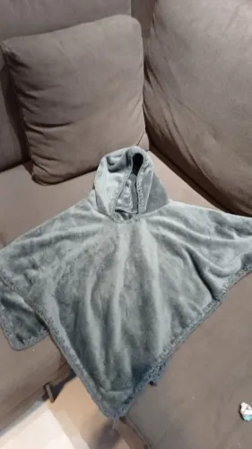 Poncho infantil 8-10 anos. Sem uso e ótimo estado!!!