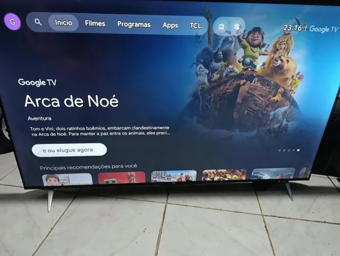 Tv smart 65 4k borda infinita ela só tem uma linha na tela e uma machinha