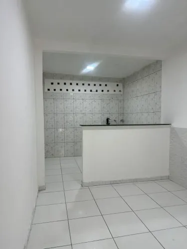 Imóvel para aluguel tem 55 metros quadrados com 2 quartos em Gleba C - Camaçari - BA