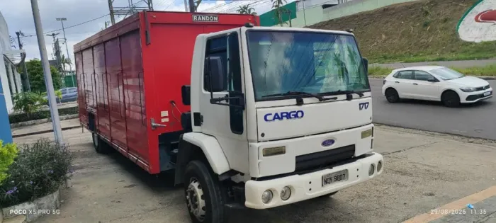Caminhão ford cargo 1717