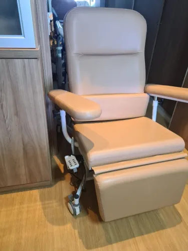 Poltrona Elétrica para Hemodiálise R$ 3.999,00. Modelo VLT-521B da ValliTech.