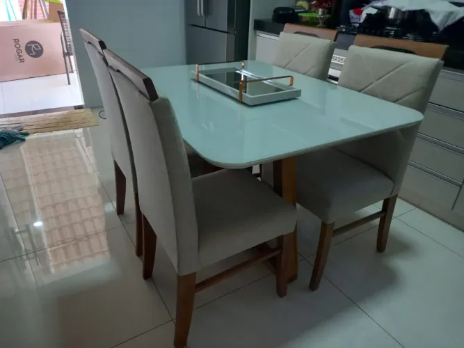Mesa nova de madeira