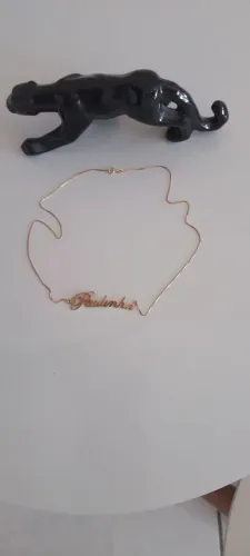 Colar de ouro com a escrita Paulinha