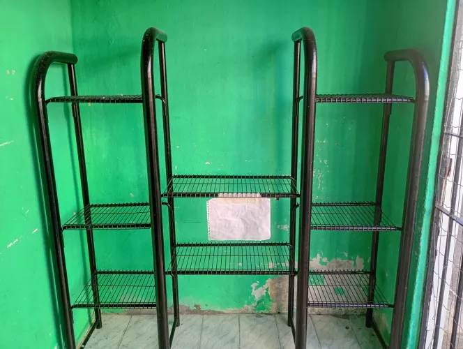 Estante de ferro