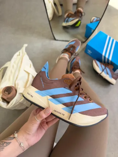 Tênis Adizero Marrom e azul