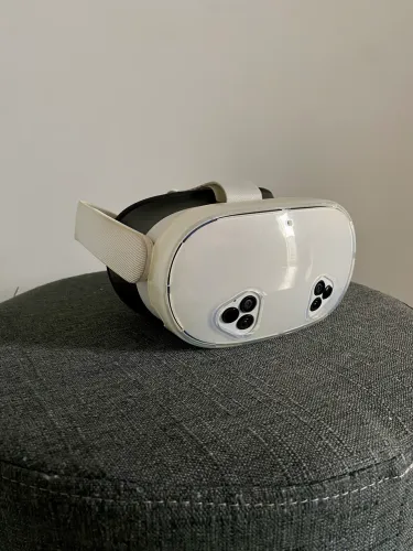 OCULOS DE REALIDADE VIRTUAL QUEST 3 - 2 CONTROLES + PROTEÇÕES EM TODOS OS ACESSÓRIOS