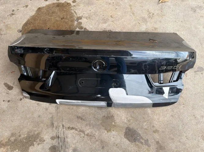 Tampa traseira bmw 320 330 série 3 G20 2019 a 2023