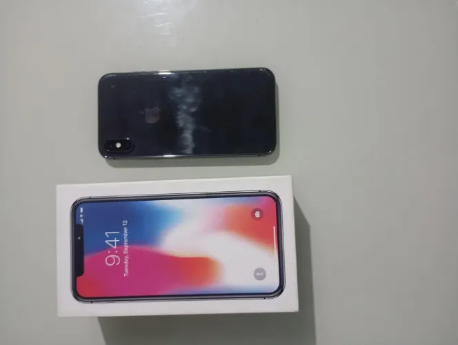 Vendo iPhone X 258gb ainda tenho a caixa dele semi novo