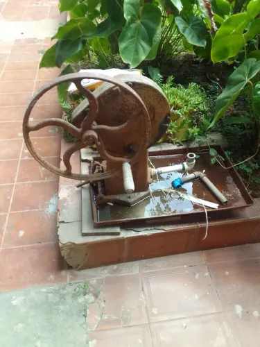 Bomba d'agua antiga