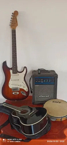 Instrumentos musicais , Guitarra, Cavaquinho, pandeiro e caixa amplificada