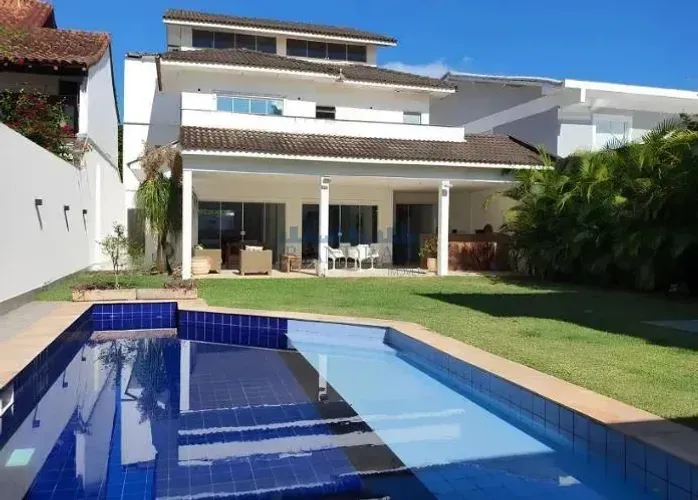 Excelente casa com 487m², 4 quartos, em excelente condomínio na Barra da Tijuca