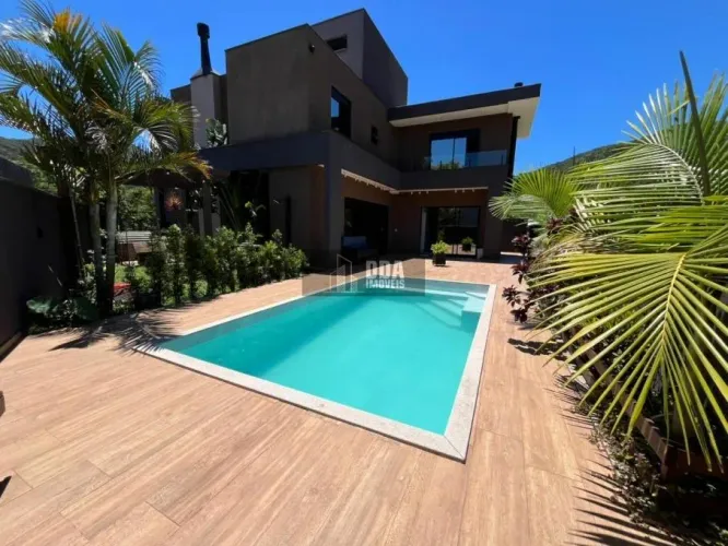 Casa em condomínio à venda na Vargem Grande