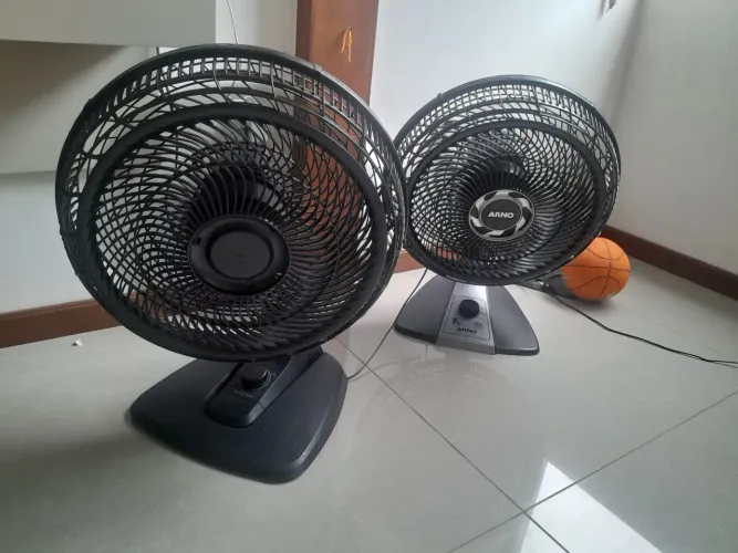 Dois ventiladores arno seminovos