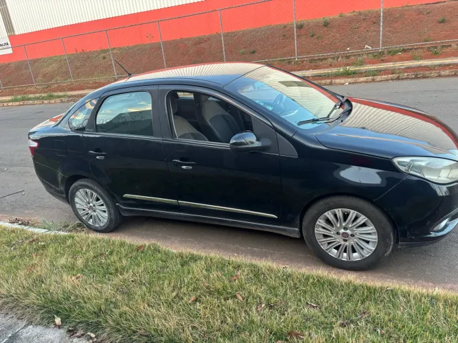 Fiat Grand Siena Essence 1.6 Flex 16V 2013
