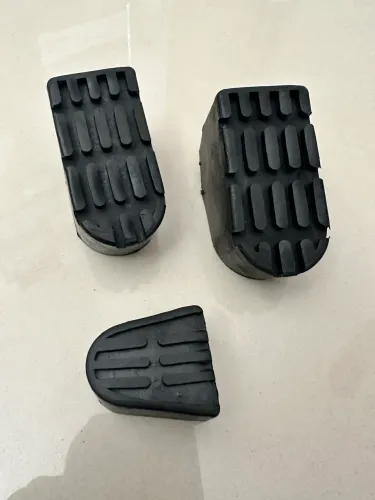Borracha pedaleira estribo Yamaha DT180. Kit 03 peças