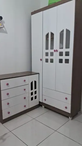 O preço que cabe no seu orçamento guarda roupa é cômoda por 640 reais