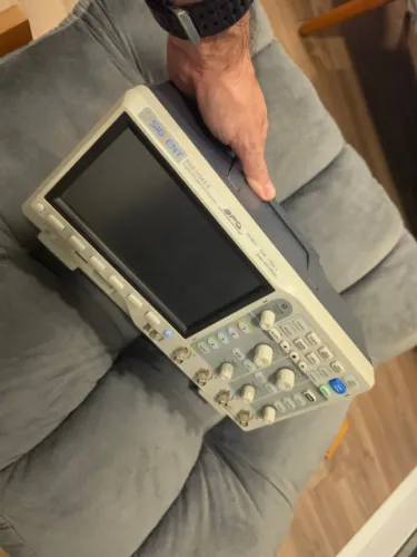 Osciloscópio Siglent SDS1104X-E 100MHz 4 canais nunca usado