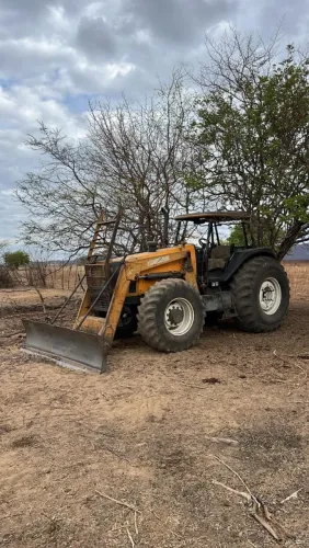 Trator Valtra BH180 ano 2014