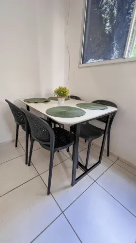 R$ 999,00 MESA COM 4 CADEIRAS