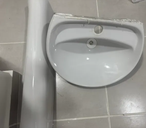Vendo lavatório com coluna
