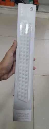 Luminária de emergência com fonte luz de led e bateria de 2400mAh