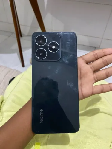 Vende-se Cell realme c61 semi novo acompanha capinha interessado