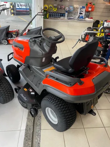 Trator Cortador de Grama Husqvarna TS 219 - Potência, Conforto e Alto Desempenho!