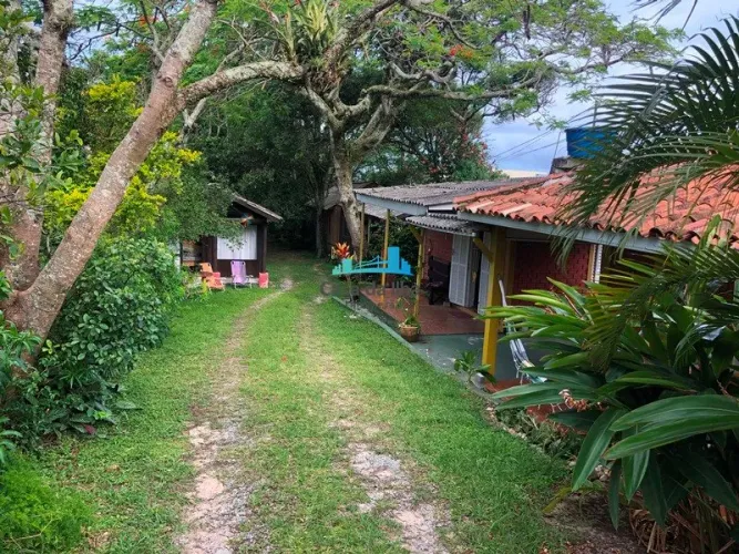 Terreno amplo de 1.372 m² no Santinho