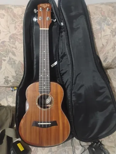 Ukulele consert eletrico