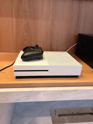 Xbox One S Branco + Controle - Excelente Estado