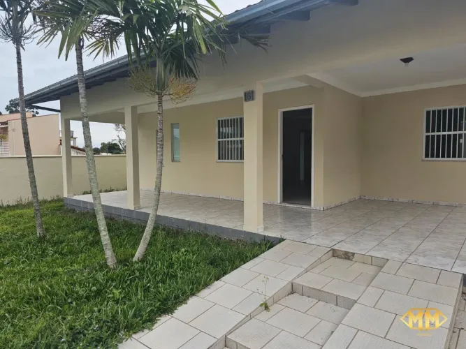 Casa com 03 dormitórios disponível para locação Anual - Praia dos Ingleses