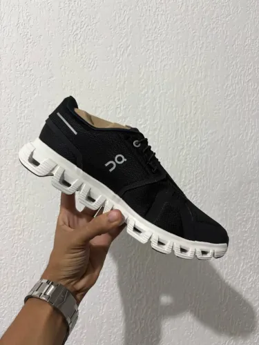 Tênis ON CLOUD 6