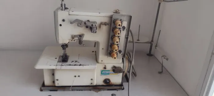 Máquina de costura Galoneira industrial Bracob bivolt