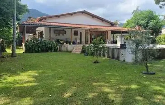 Casa espaçosa para locação de temporada em Boiçucanga