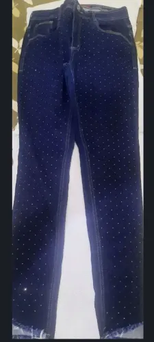 Calça Jeans bordada com elastano