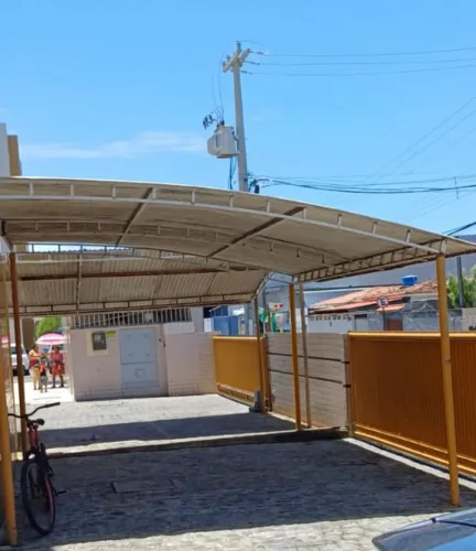 Serviço de serralharia em portão,  grades e coberturas. 