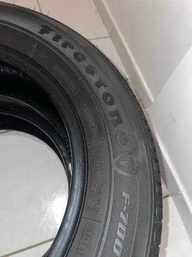Vendo dois excelentes pneus Firestone 185/65R14 