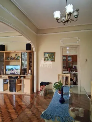 **COBERTURA TRADICIONAL COM 193m² NO FLAMENGO A DUAS QUADRAS DA PRAIA!** À VENDA
