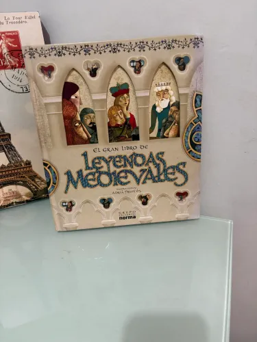 Livro ?El Gran Libro de Leyendas Medievales