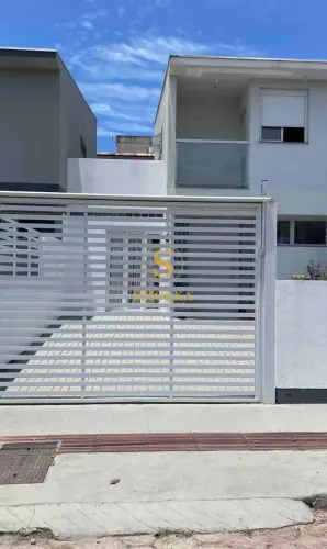 Aluguel Anual Barra da Lagoa Casa com 4 dormitórios, sendo 3 suítes, no bairro Barra da La