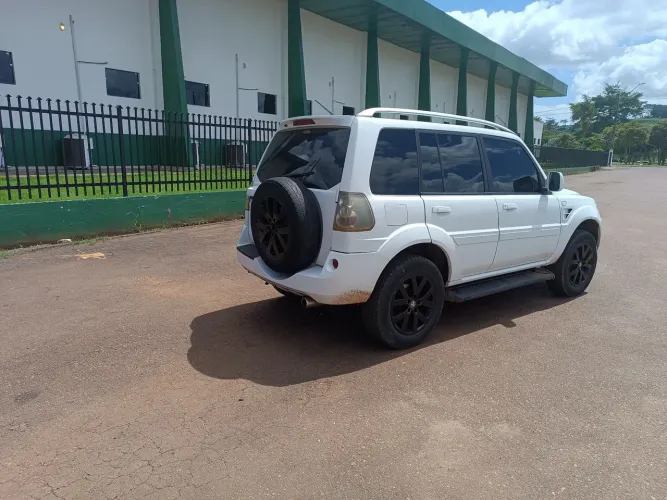 Vende-se Pajero TR4 