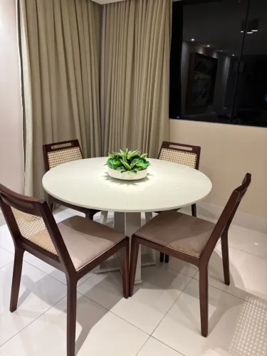 Jogo de Mesa e Cadeiras