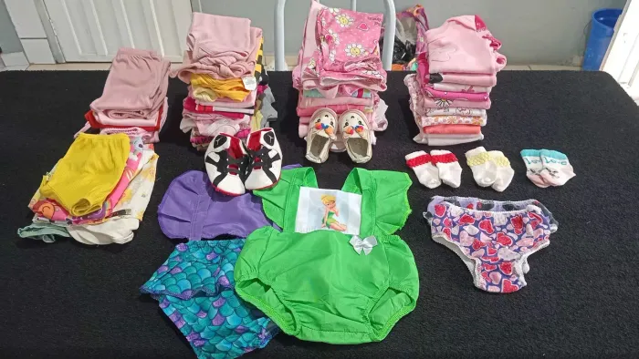 LOTE de bebê feminino 