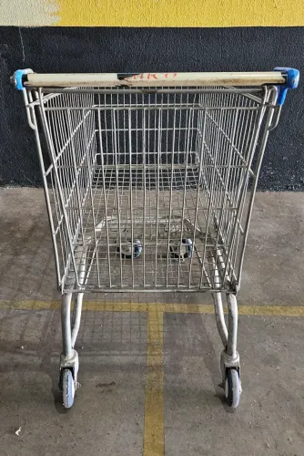 Carrinho supermercado usado, em ótimo estado.