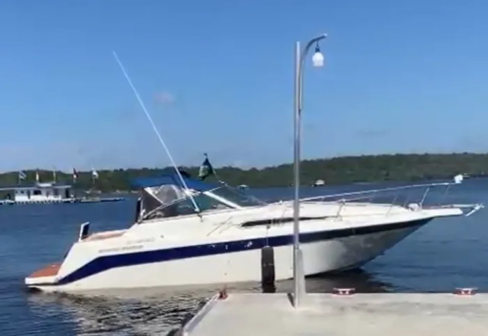 Sea Ray 30 pés - Conforto, Potência e Pronta para Navegar