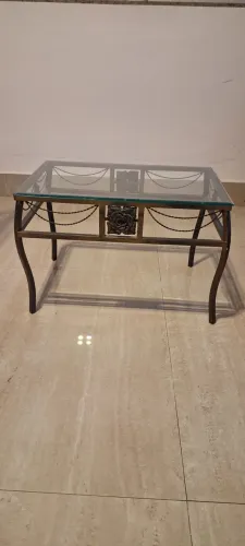 Mesa de centro com tampo em blindex bisotado!<br>Tamanho: 60 X 41 cm