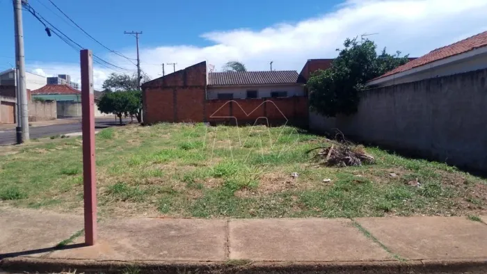 Venda de Terreno / Padrão na cidade de Araraquara